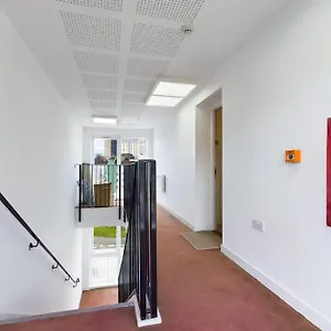 Apartment Chic Centre With Allocated Parking, Swansea