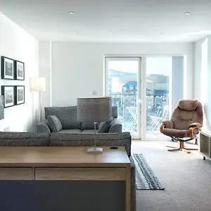 Apartment Elegant And Bright Seaside In Marina, Swansea
